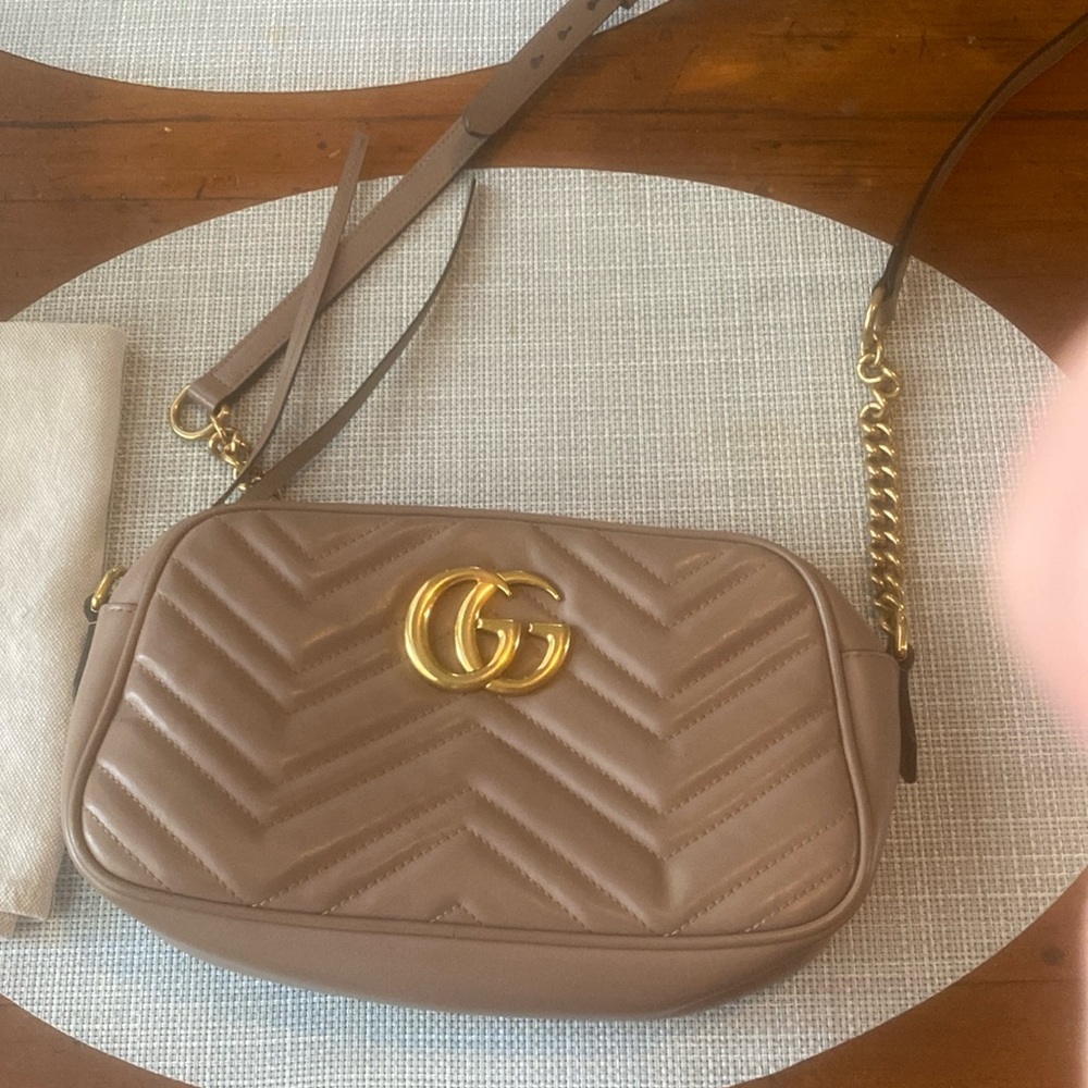 Gucci, small marmot crossbody. Dusty pink.